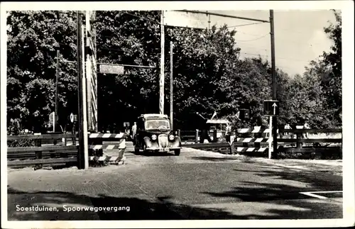 Ak Soestduinen Soest Utrecht Niederlande, Spoorwegovergang, Bahnübergang