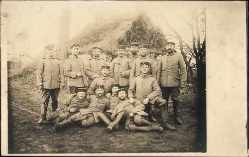 Foto Ak Deutsche Soldaten in Uniformen, Gruppenaufnahme, I WK
