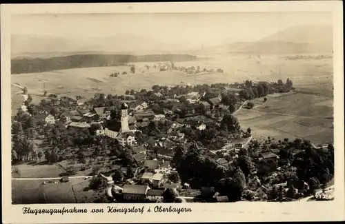 Ak Königsdorf in Oberbayern, Totalansicht der Ortschaft, Fliegeraufnahme