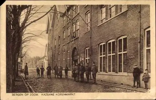 Ak Bergen op Zoom Nordbrabant Niederlande, Kazerne Korenmarkt, Soldaten