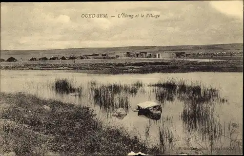 Ak Oued Zem Sem Marokko, l'Etang et le Village