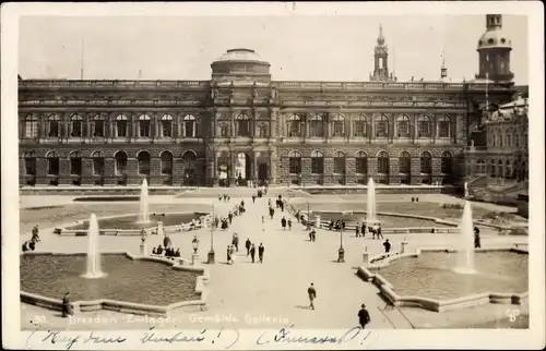 Ak Dresden Altstadt, Zwinger, Gemäldegalerie, Springbrunnen