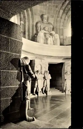 Ak Leipzig in Sachsen, Völkerschlachtdenkmal, Blick in die Krypta und Ruhmeshalle