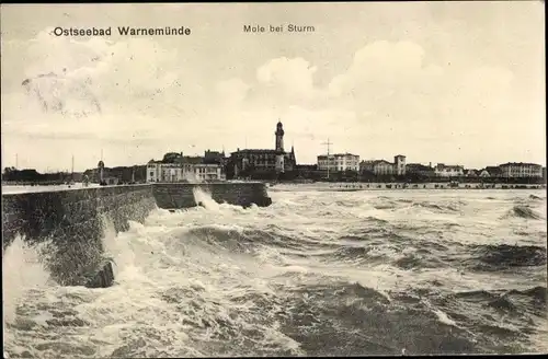 Ak Ostseebad Warnemünde Rostock, Mole bei Sturm