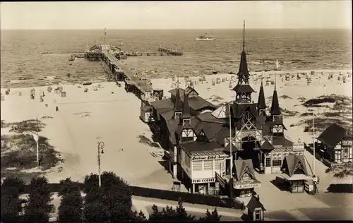 Ak Seebad Heringsdorf, Blick auf die Seebrücke, Strand