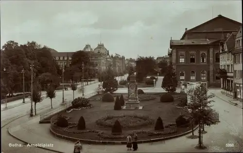 Ak Gotha in Thüringen, Arnoldiplatz, Grünanlage, Denkmal