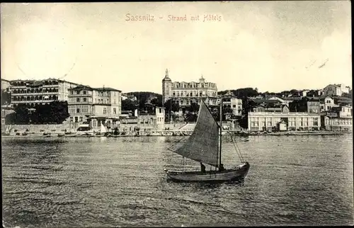 Ak Sassnitz auf der Insel Rügen, Strand mit Hotels vom Wasser aus