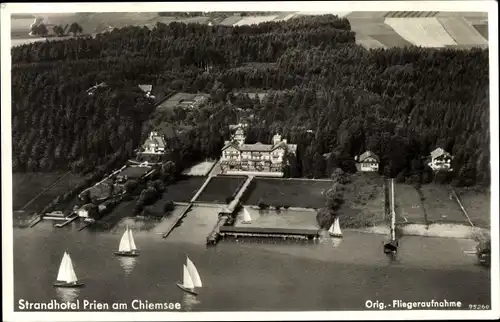 Ak Prien am Chiemsee Oberbayern, Strandhotel, Segelboote, Fliegeraufnahme