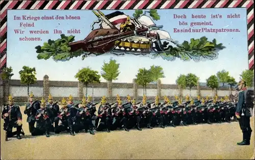 Ak Deutsche Soldaten mit angelegten Gewehren, Übung, Es sind nur Platzpatronen