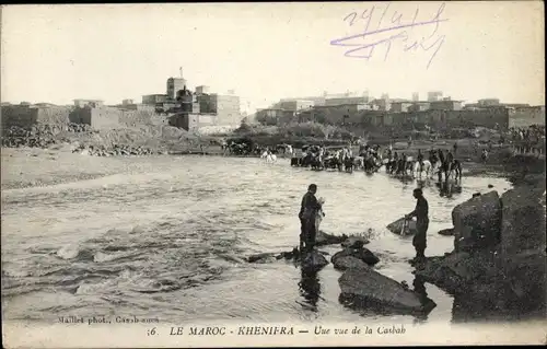 Ak Khenifra Marokko, vue générale de la Casbah, habitants