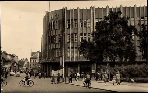 Ak Stendal in Sachsen Anhalt, Breite Straße und HO Warenhaus, Passanten