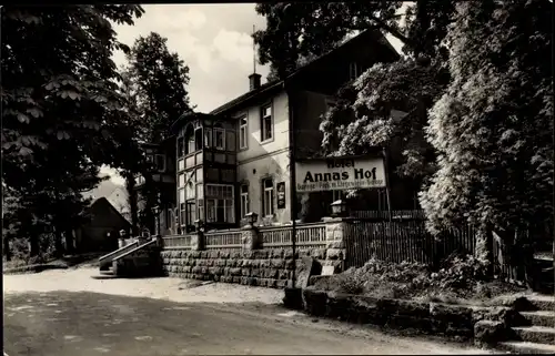 Ak Gohrisch in Sachsen, Straßenpartie, Hotel Annas Hof, Veranda, Freitreppe