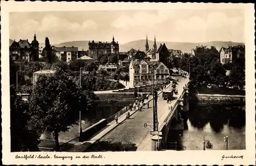 Ak Saalfeld an der Saale Thüringen, Eingang in die Stadt, Brücke