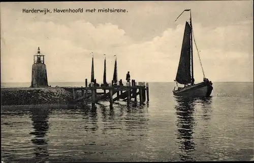 Ak Harderwijk Gelderland, Havenhoofd met mistsirene