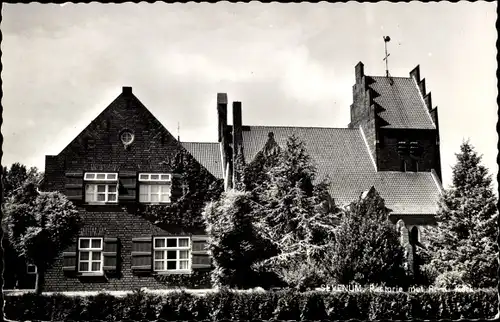 Ak Sevenum Limburg Niederlande, Pastorie met R. K. Kerk