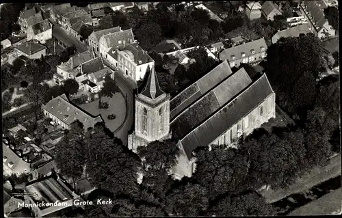 Ak Monnikendam Waterland Nordholland Niederlande, Grote Kerk, Flugbild