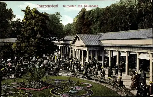 Ak Františkovy Lázně Franzensbad Region Karlsbad, Kurgarten und Kolonnade