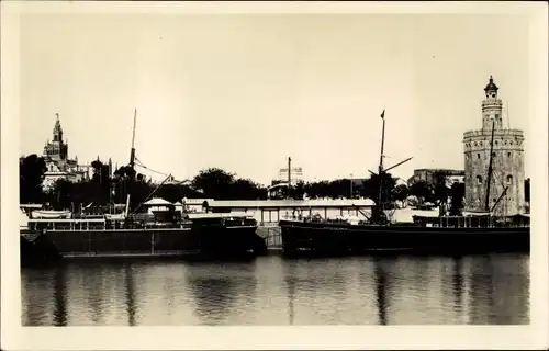 Ak Sevilla Andalusien, Rio Guadalquivir, Torre del Oro y La Giralda