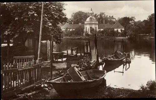 Ak Berlin Köpenick, Frauentag Schlosskapelle, Uferpartie, Boote