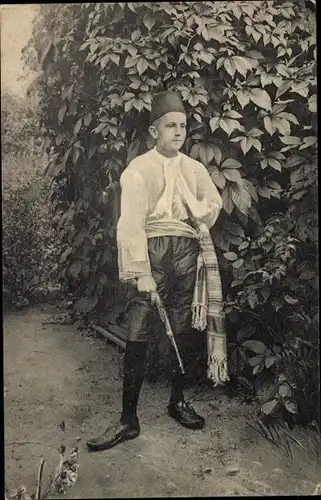 Foto Ak Portrait eines Jungen in Tracht, Schal, Mütze