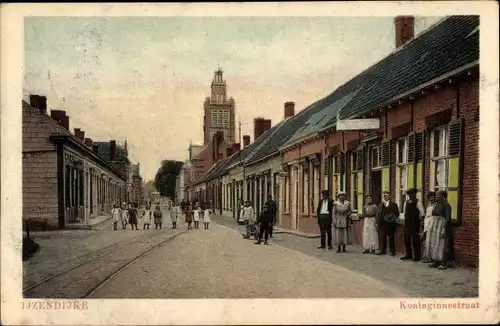 Ak IJzendijke Zeeland, Koninginnestraat, Anwohner