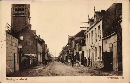 Ak IJzendijke Zeeland, Koninginnestraat, Anwohner