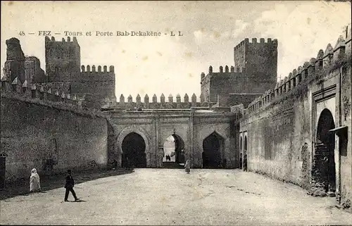 Ak Fès Fez Marokko, Tours et Porte Bab Dekakene