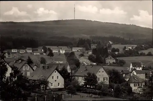 Ak Bischofsgrün im Fichtelgebirge, Teilansicht vom Ort mit Rundfunkturm