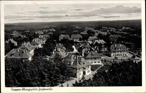 Ak Grafenwöhr in Bayern, Blick über den Truppenübungsplatz auf den Ort