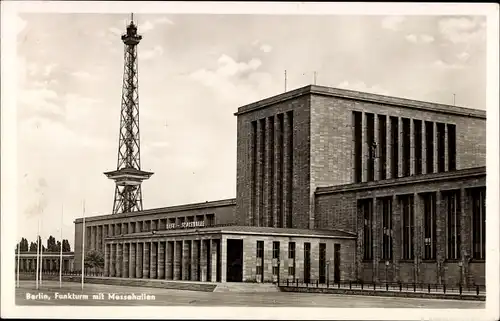 Ak Berlin Charlottenburg Westend, Funkturm mit Messehallen