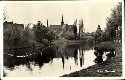 Ak Goes Zeeland Niederlande, Oostvest, Kinder am Ufer, Kirche