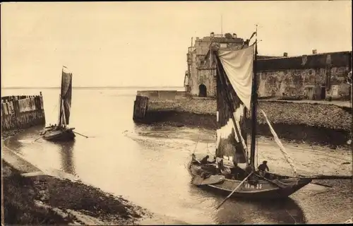 Ak Veere Zeeland, Hafeneinfahrt, Fischerboot, Mauern