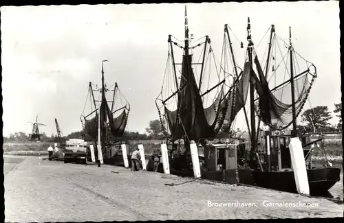 Ak Brouwershaven Zeeland, Garnalenschepen