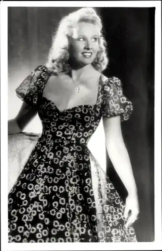 Foto Ak Schauspielerin Dorit Kreysler, Portrait