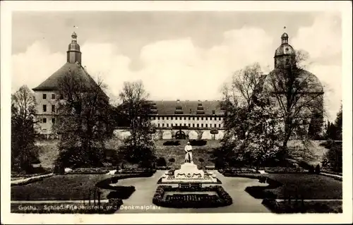 Ak Gotha in Thüringen, Schloss Friedenstein und Denkmalplatz