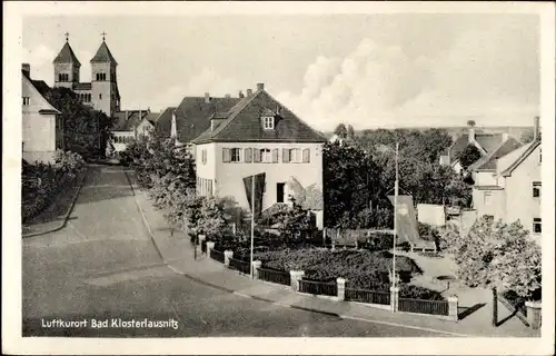 Ak Bad Klosterlausnitz in Thüringen, Straßenpartie mit Kirche und Wohnhäusern