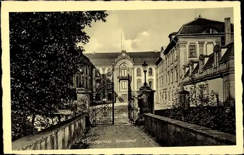 Ak Schillingsfürst in Mittelfranken, Schlosshof