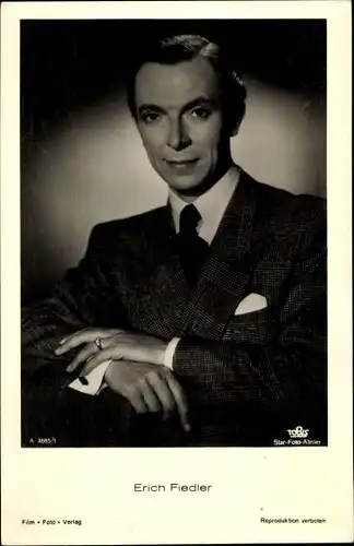 Ak Schauspieler Erich Fiedler, Portrait im Anzug