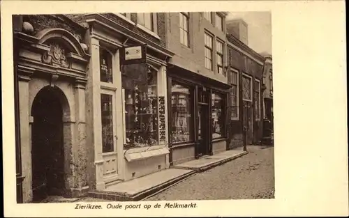 Ak Zierikzee Zeeland, Oude poort op de Melkmarkt