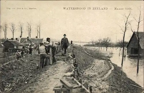 Ak Hontenisse Zeeland Niederlande, Watersnood, 1906, Menschen bei der Arbeit