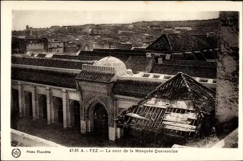 Ak Fès Fez Marokko, La cour de la Mosquee Quaraouine