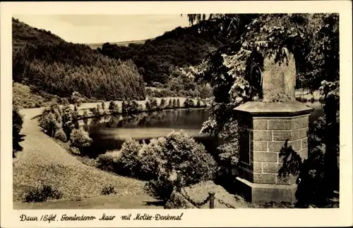 Ak Daun in der Eifel, Gemündener Maar mit Moltke-Denkmal, Wald-Cafe Ed. Rose