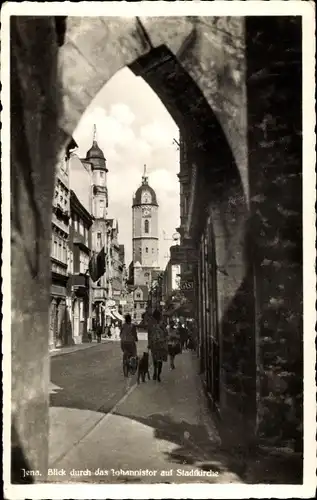 Ak Jena in Thüringen, Blick durch das Johannistor auf die Stadtkirche