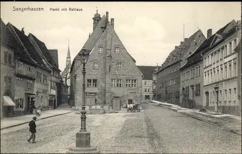 Ak Sangerhausen am Südharz, Markt mit Rathaus, Passanten