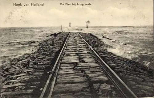 Ak Hoek van Holland Rotterdam Südholland Niederlande, De Pier bij hoog water