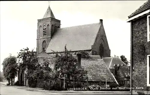 Ak Leerbroek Utrecht Südholland, Oude Smidse met Ned. Herv. Kerk