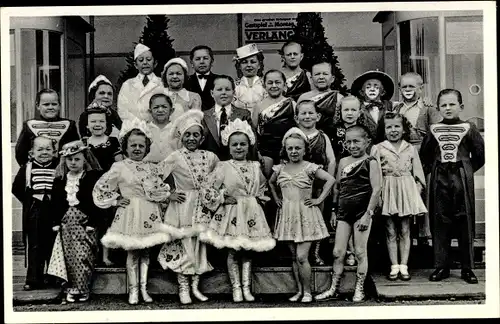 Ak C.H. Schäfers Zirkus Stadt Liliput, Kostüme, Gruppenfoto, Liliputaner