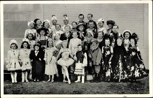 Ak C.H. Schäfers Zirkus Stadt Liliput, Gruppenfoto, Kostüme, Liliputaner