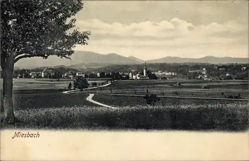 Ak Miesbach in Oberbayern, Gesamtansicht des Ortes aus der Ferne, Felder, Kirche