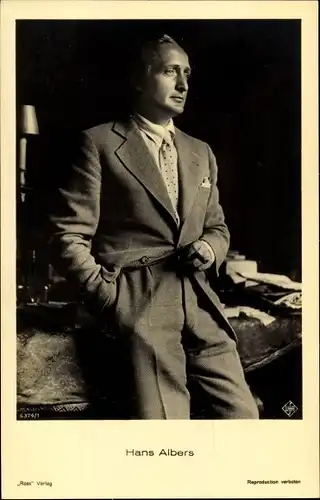 Ak Schauspieler Hans Albers, Portrait, Zigarre, Anzug, Ross